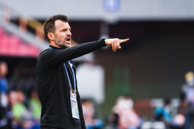 kaiyun.com-莱科暗示或要放弃三中卫？佩雷拉前车之鉴历历在目